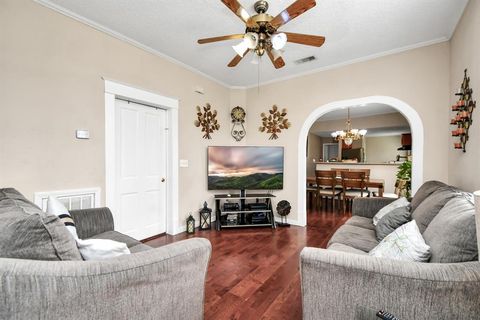 Single Family Residence in Galveston TX 4013 Avenue R 5.jpg