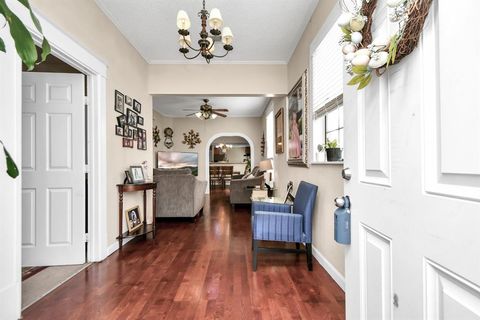 Single Family Residence in Galveston TX 4013 Avenue R 2.jpg