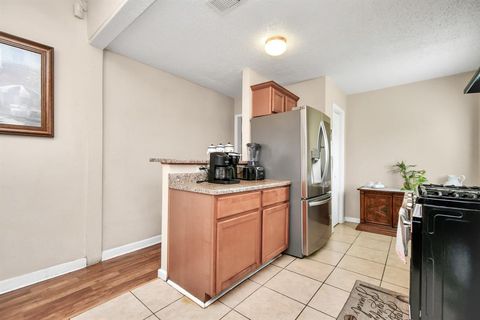 Single Family Residence in Galveston TX 4013 Avenue R 20.jpg