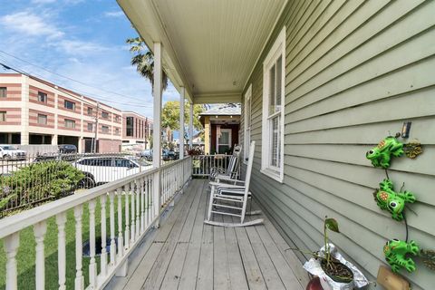 Single Family Residence in Galveston TX 4013 Avenue R 32.jpg