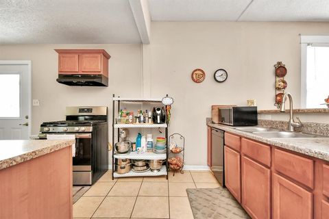 Single Family Residence in Galveston TX 4013 Avenue R 14.jpg
