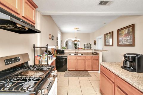 Single Family Residence in Galveston TX 4013 Avenue R 18.jpg