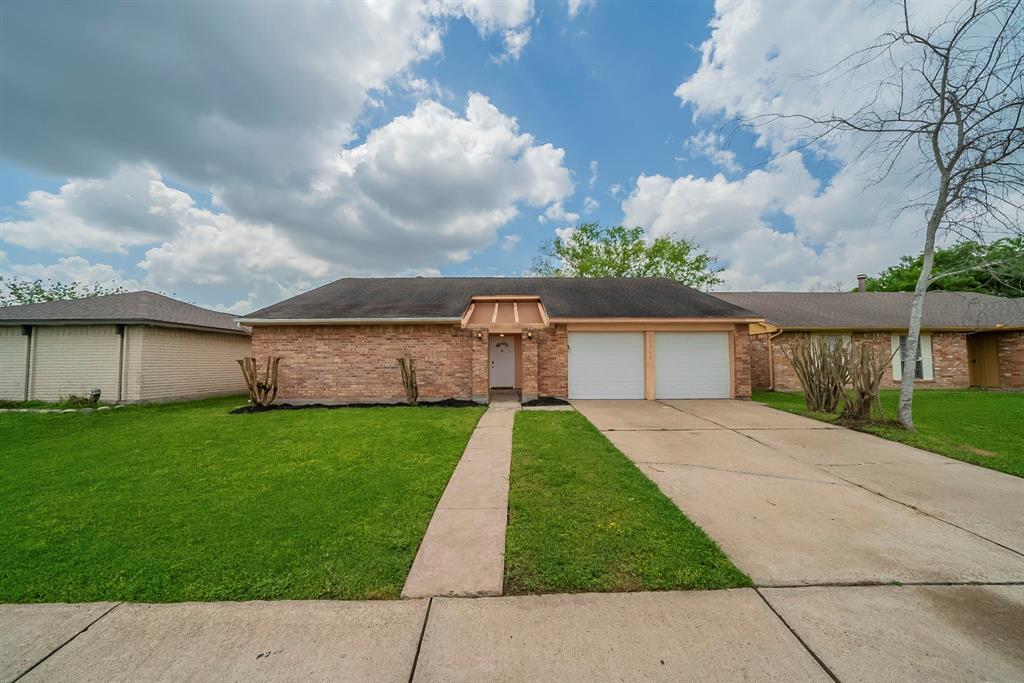 16742 Quail Run Drive, Houston, Texas image 1