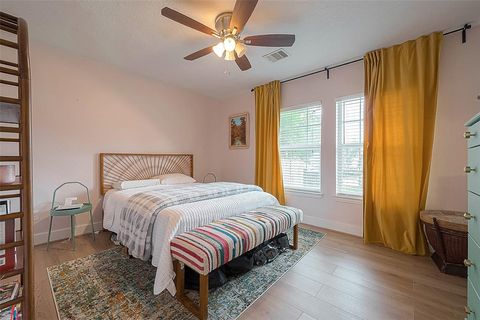 Single Family Residence in Houston TX 5133 Clay Street 10.jpg