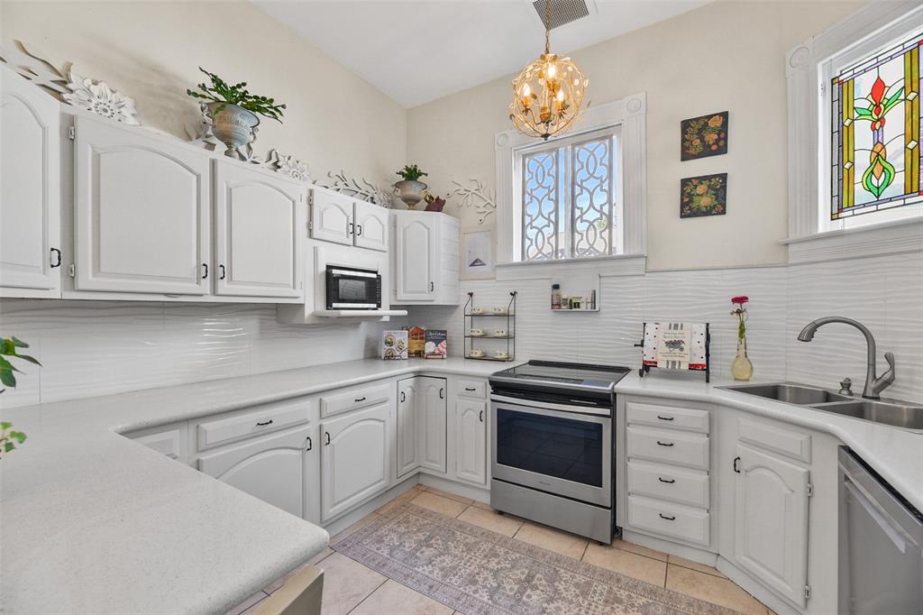 810 Winnie Street, Galveston, Texas image 16
