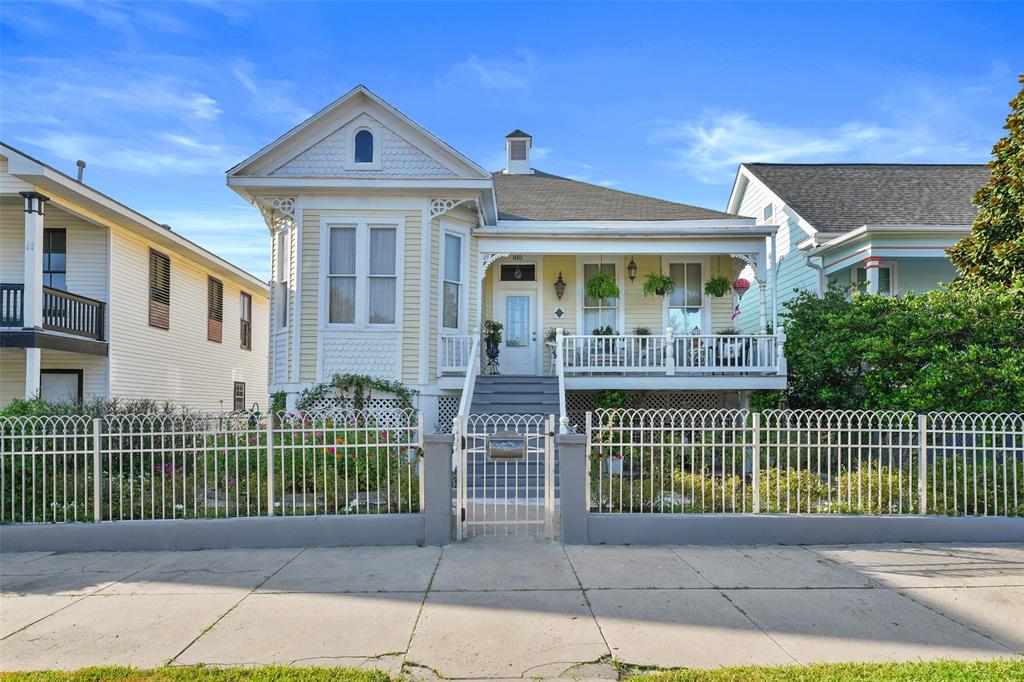 810 Winnie Street, Galveston, Texas image 1