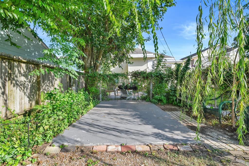 810 Winnie Street, Galveston, Texas image 32