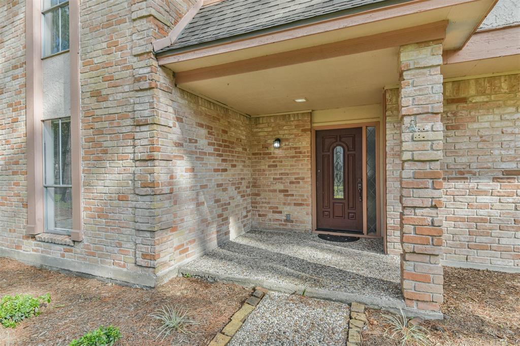 2010 Deer Springs Drive, Kingwood, Texas image 6