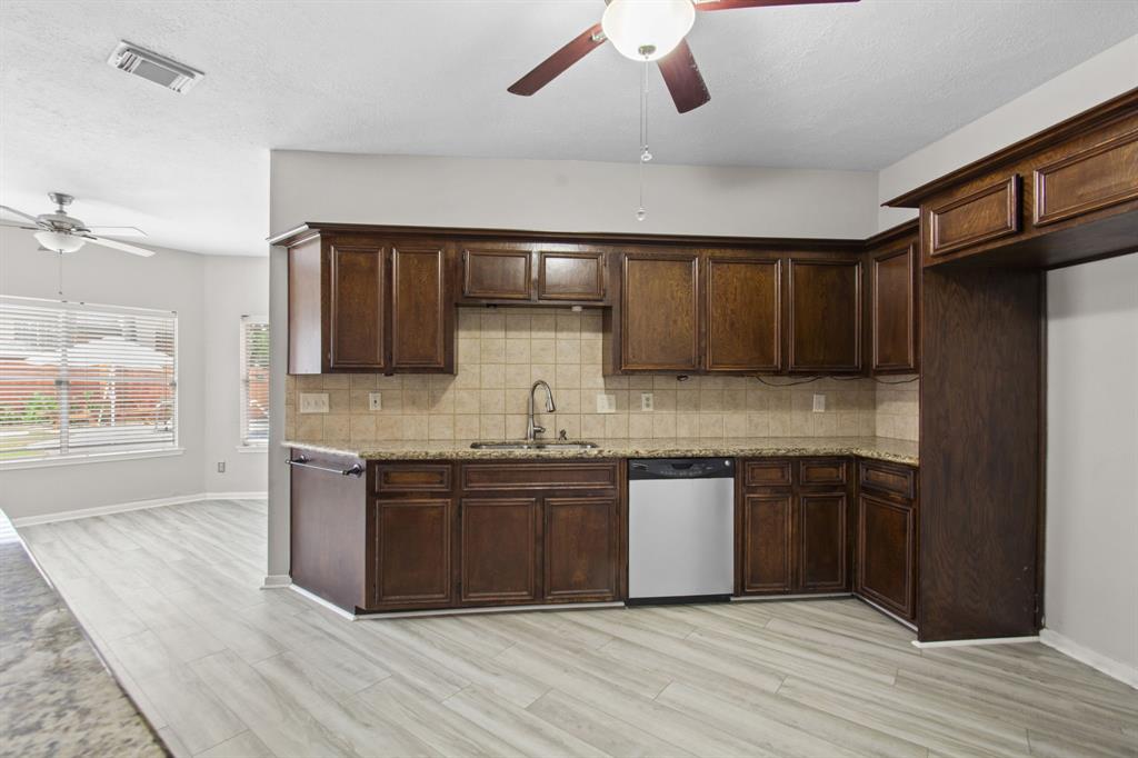 2730 Alderleaf Place, Spring, Texas image 13