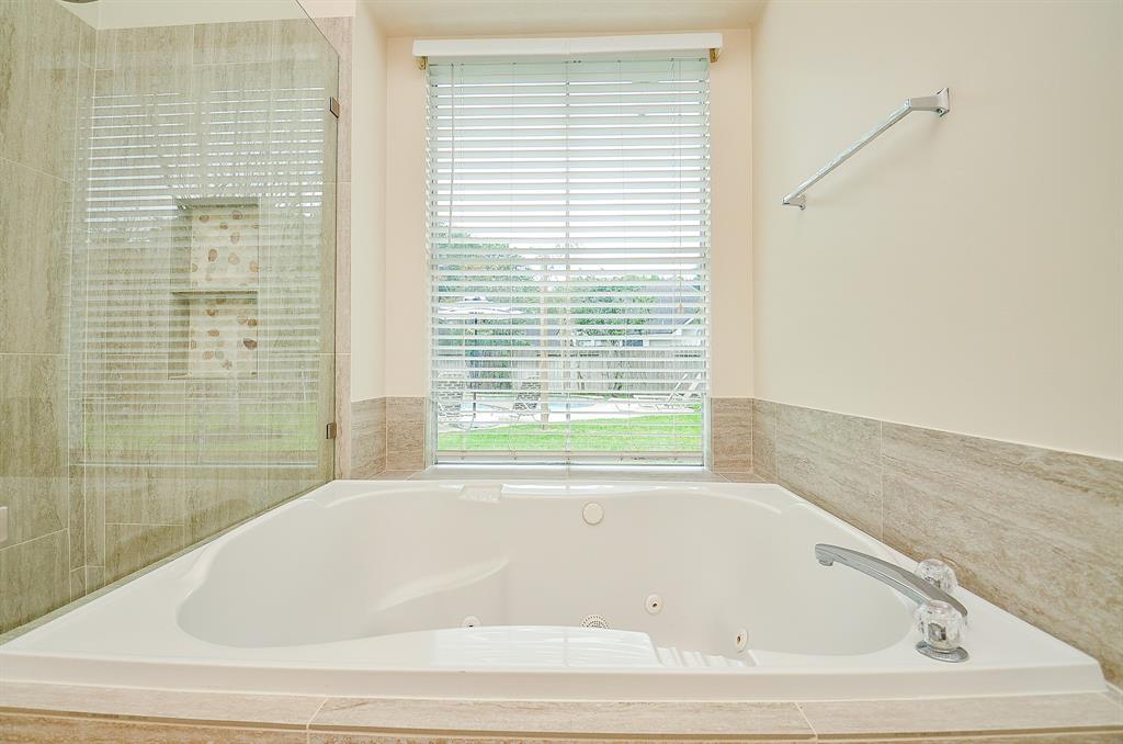 511 Calloway Drive, Sugar Land, Texas image 27