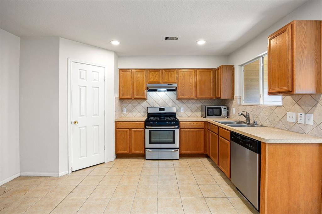 19618 Narcissus Brook Lane, Cypress, Texas image 14