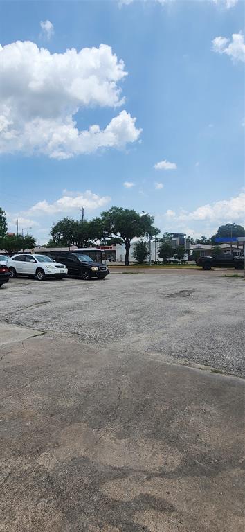 5850 W Airport Boulevard, Houston, Texas image 2