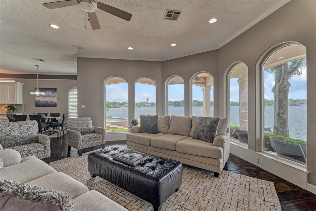 13625 Lakeside Place Drive, Willis, Texas image 1