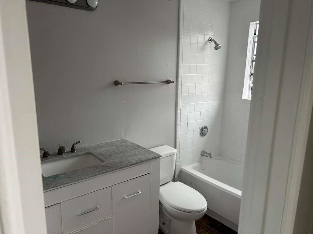9747 Whitehurst Drive #137, Dallas, Texas image 4