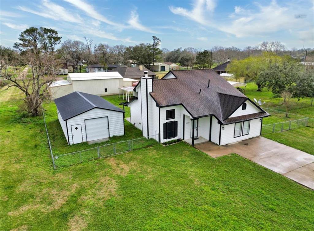 1503 Avenue J, Danbury, Texas image 1