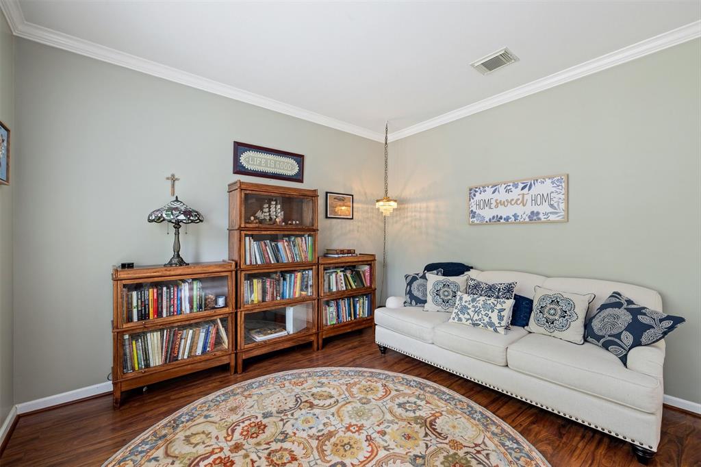 2031 Lodge Crest Court, League City, Texas image 6