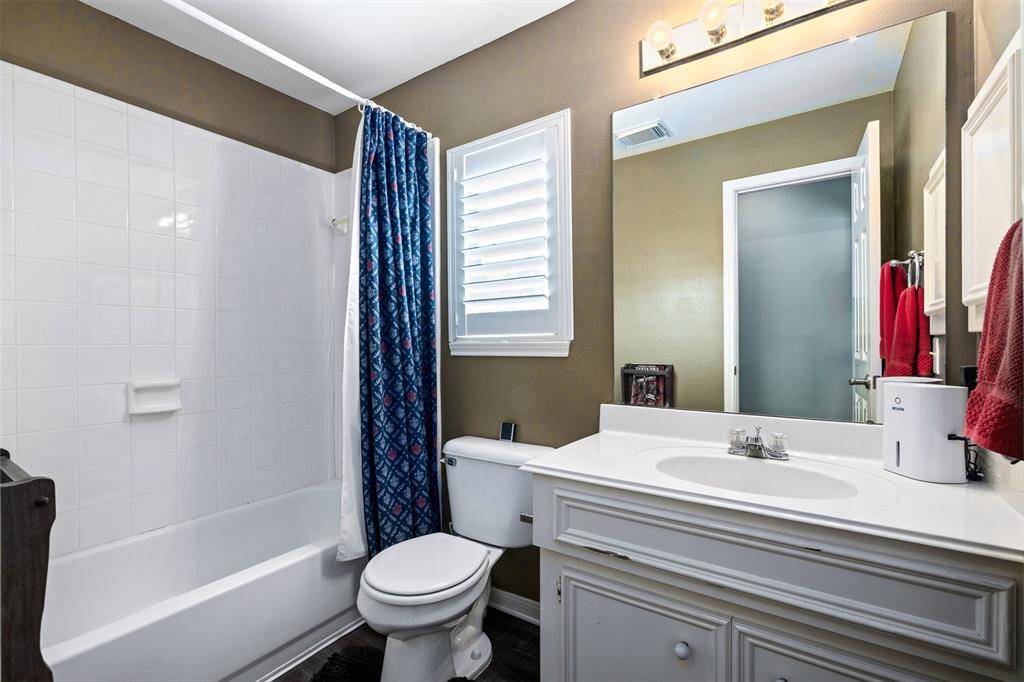 2031 Lodge Crest Court, League City, Texas image 31