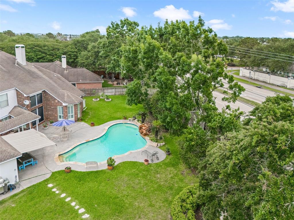 2031 Lodge Crest Court, League City, Texas image 46