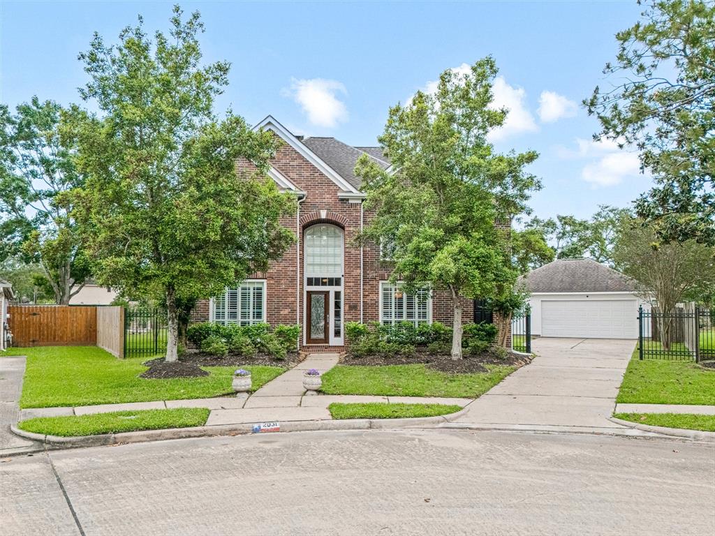 2031 Lodge Crest Court, League City, Texas image 1