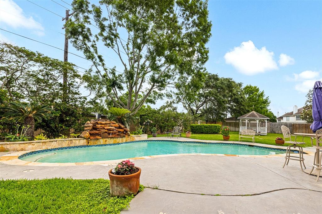 2031 Lodge Crest Court, League City, Texas image 42