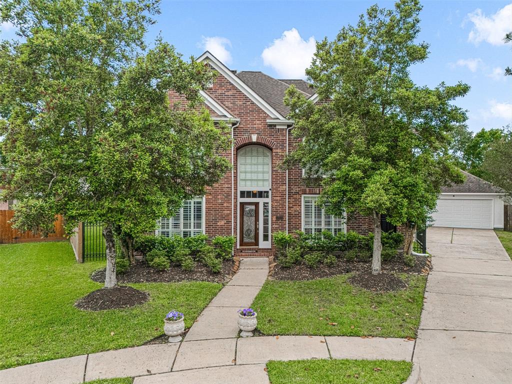 2031 Lodge Crest Court, League City, Texas image 3