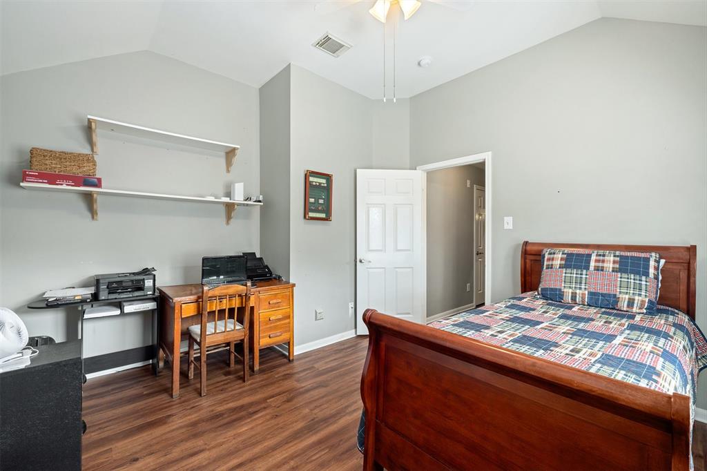 2031 Lodge Crest Court, League City, Texas image 33