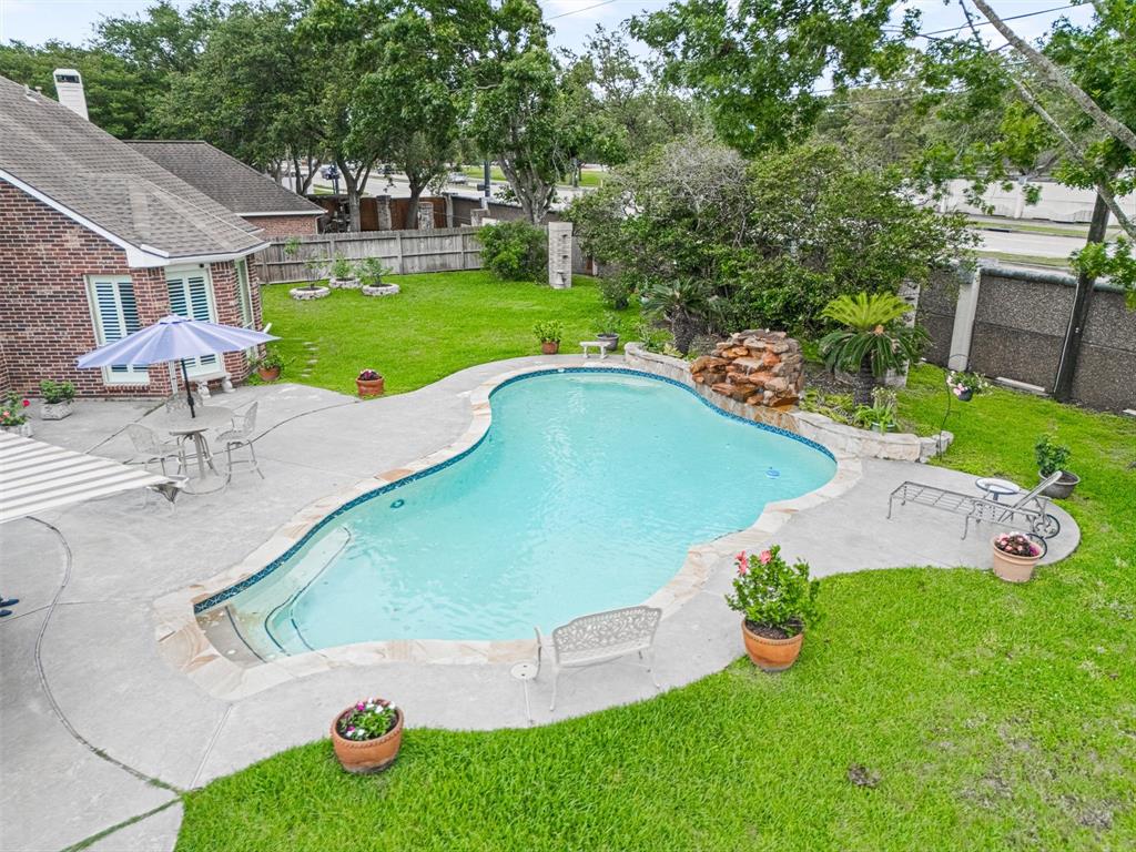 2031 Lodge Crest Court, League City, Texas image 47