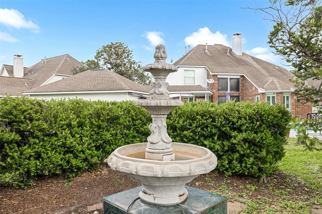 2031 Lodge Crest Court, League City, Texas image 45