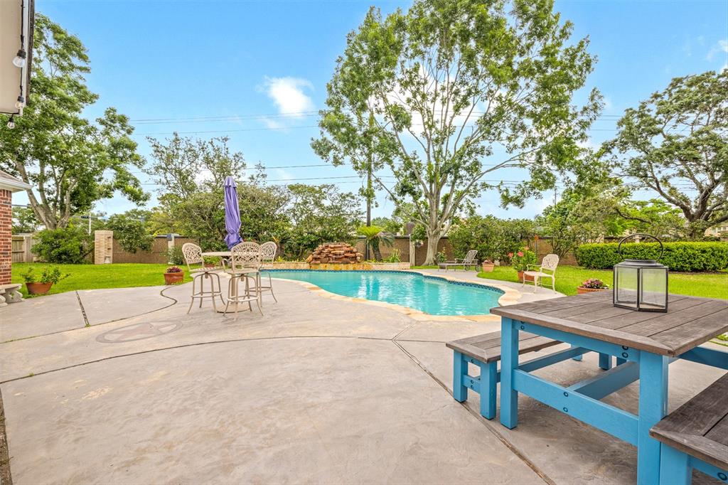 2031 Lodge Crest Court, League City, Texas image 48