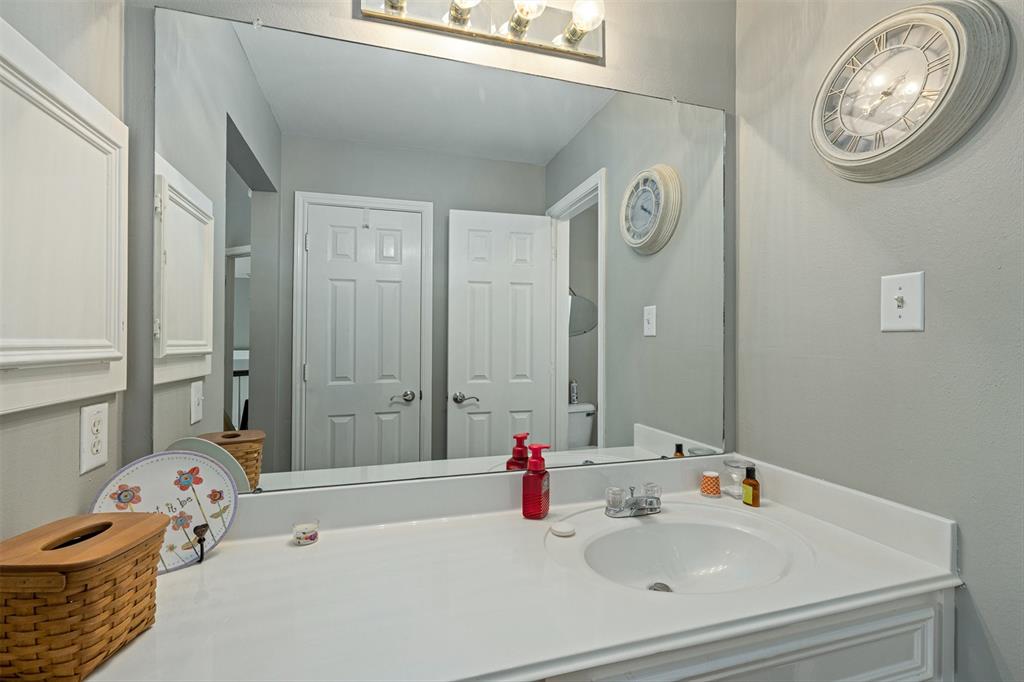 2031 Lodge Crest Court, League City, Texas image 37