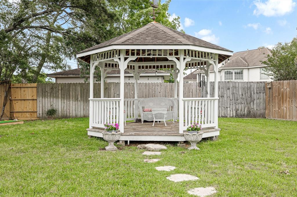 2031 Lodge Crest Court, League City, Texas image 43