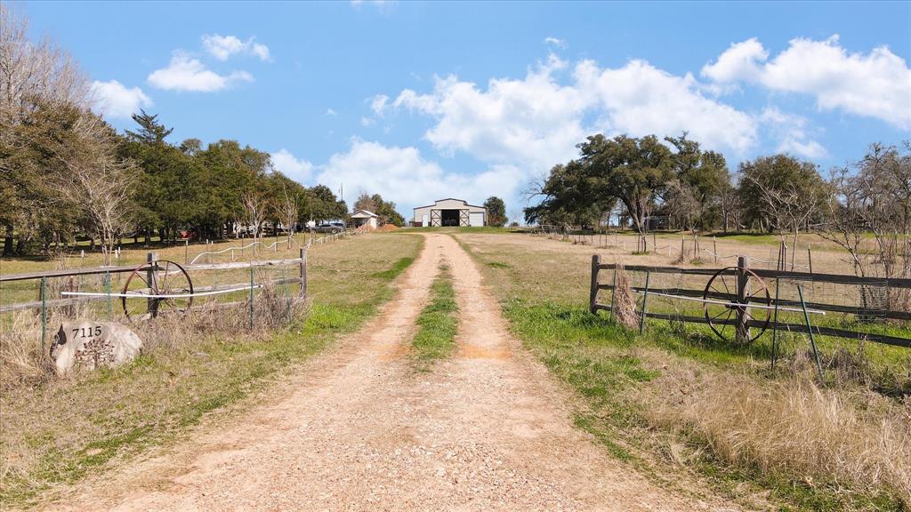 7115 Great Oak Circle, Burton, Texas image 9