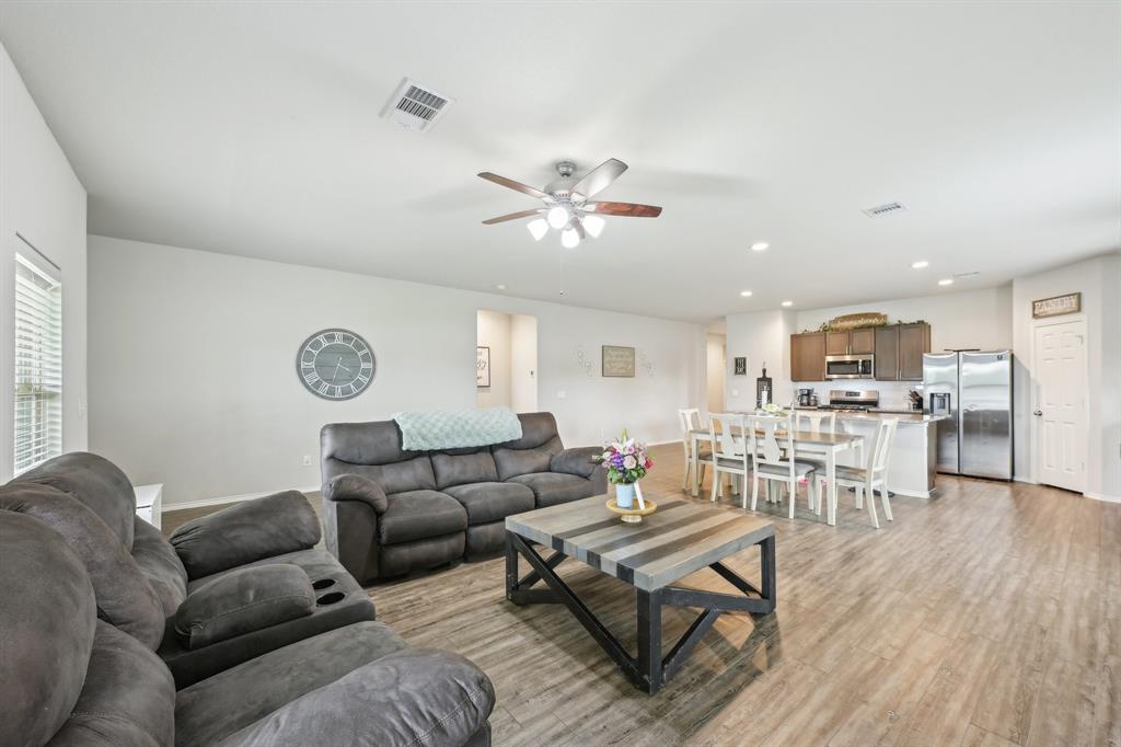 2873 S Fairway Lake Drive, Alvin, Texas image 9