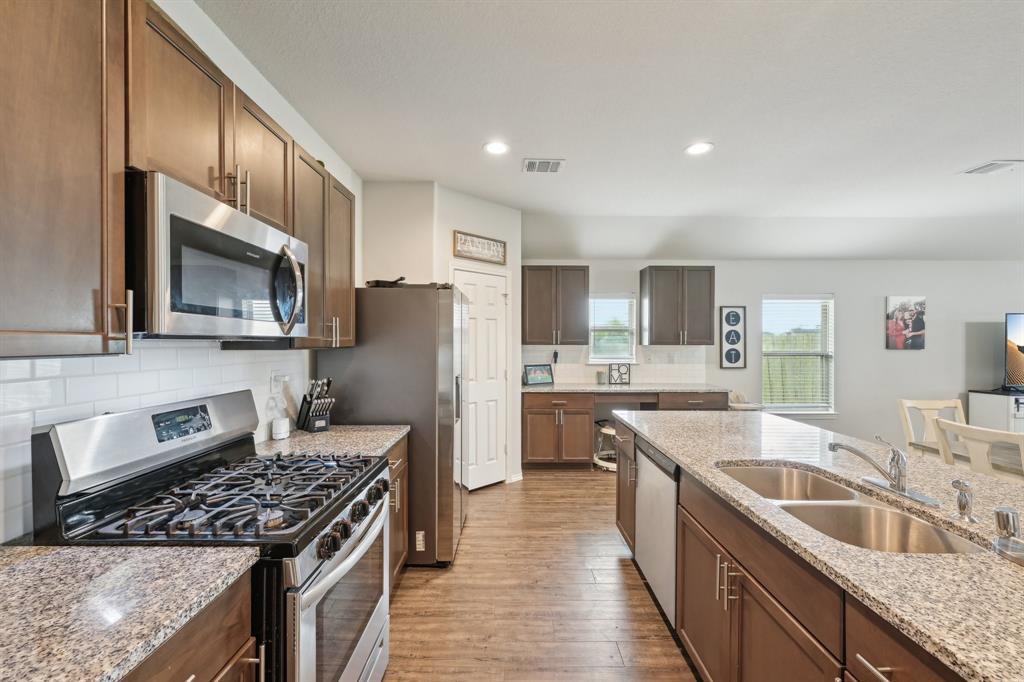 2873 S Fairway Lake Drive, Alvin, Texas image 12