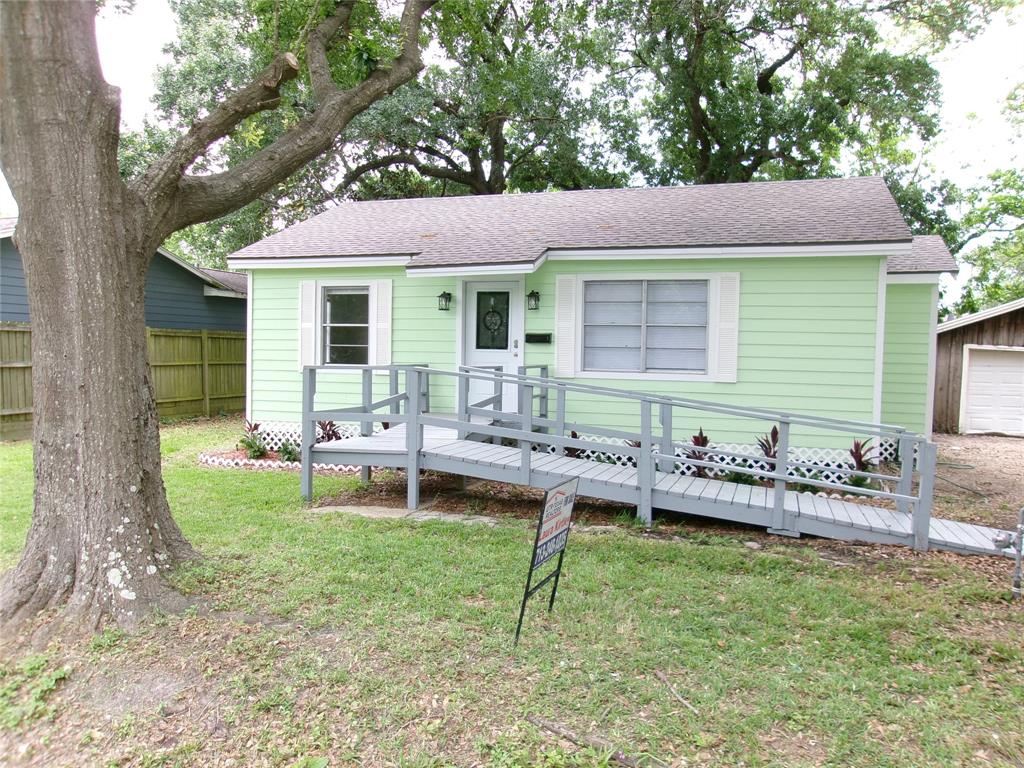 2307 6th Ave N Street, Texas City, Texas image 1
