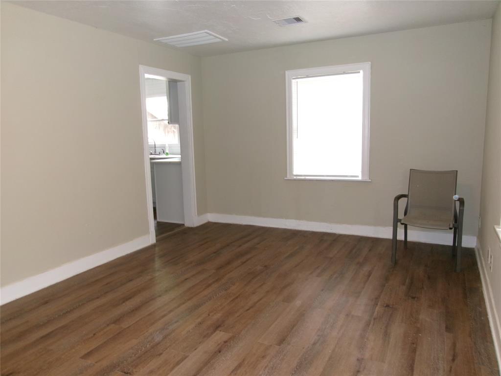2307 6th Ave N Street, Texas City, Texas image 2