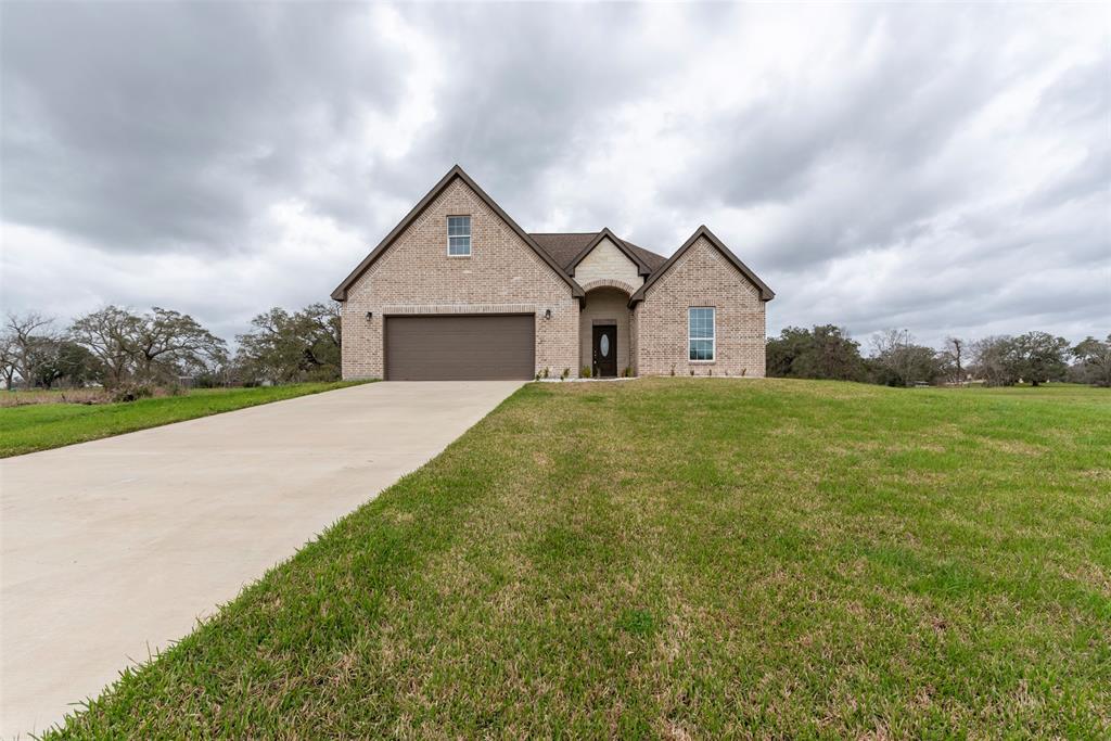632 Mill Road, Angleton, Texas image 1