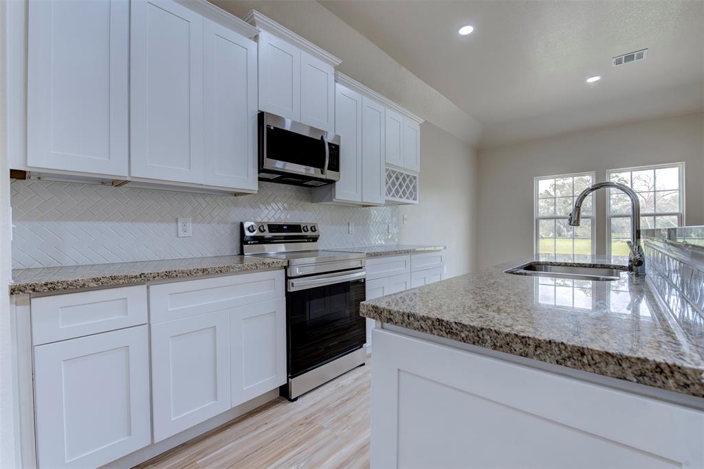 632 Mill Road, Angleton, Texas image 8