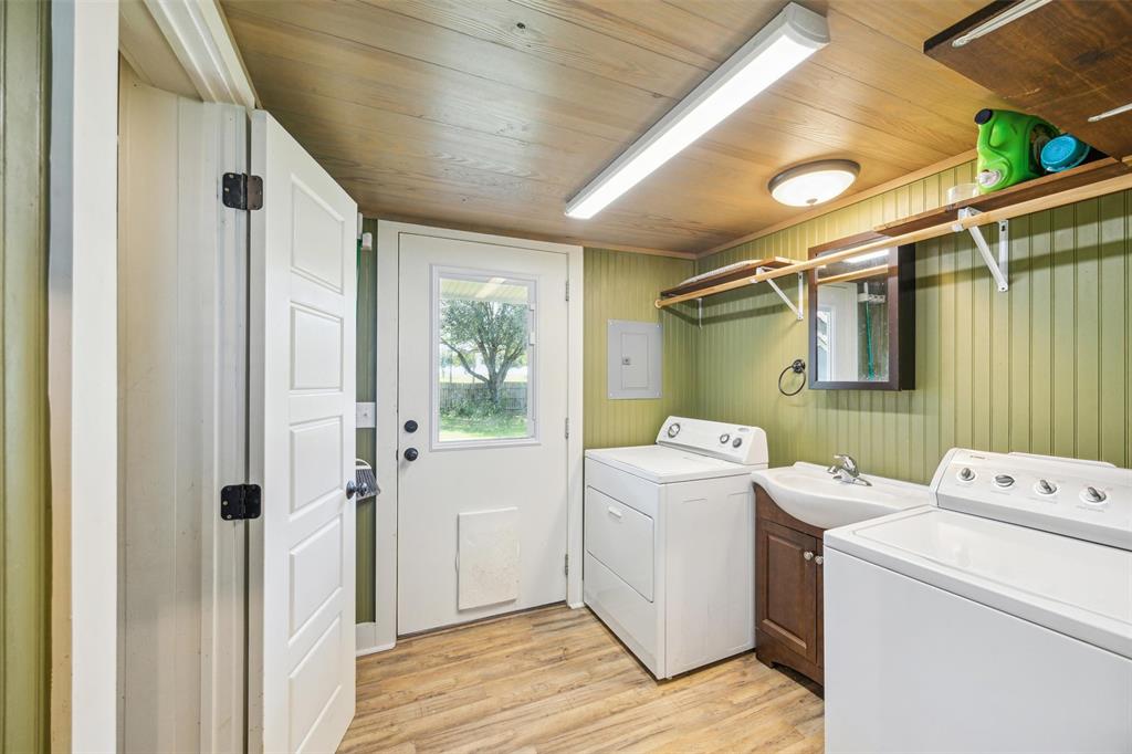 127 Buenger Road, Industry, Texas image 30