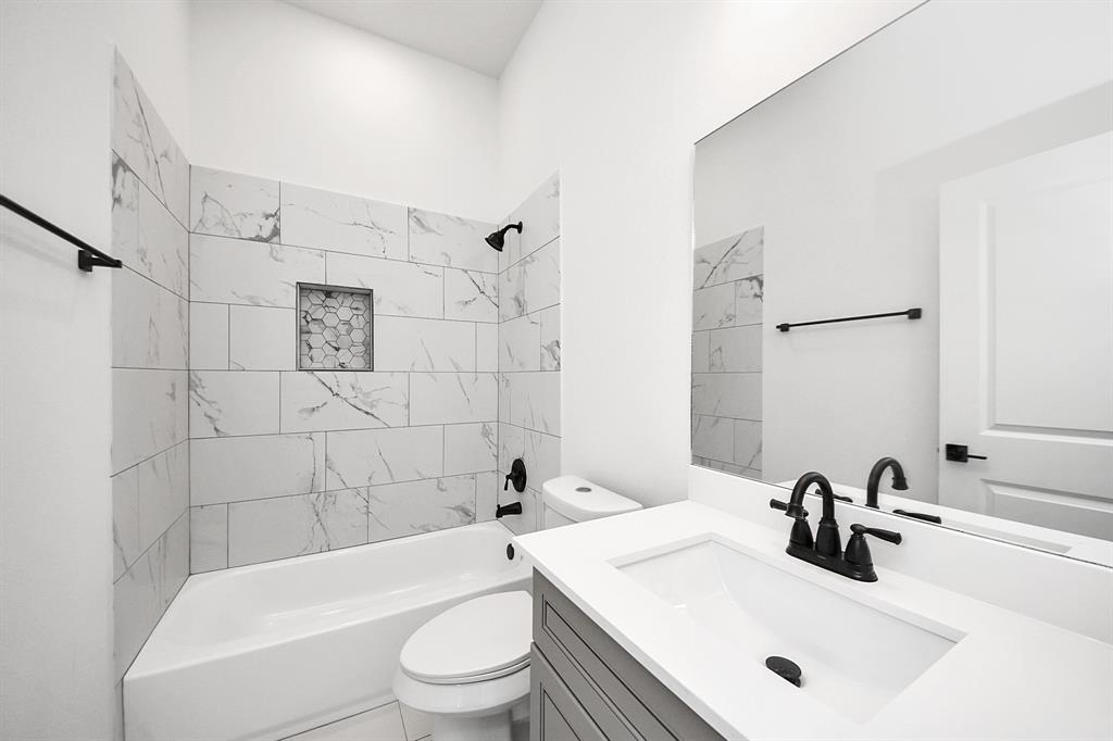 4336 Avron Drive #B, Stafford, Texas image 37