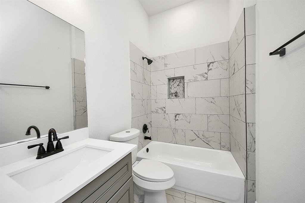 4336 Avron Drive #B, Stafford, Texas image 33