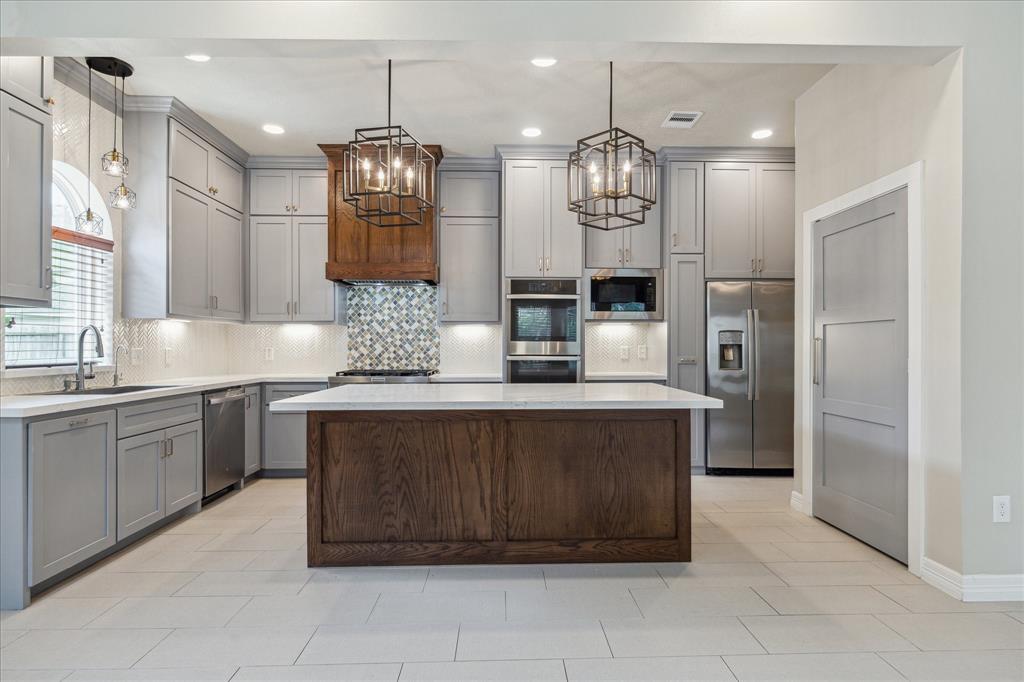 4007 Oak Shadows Court, Sugar Land, Texas image 5