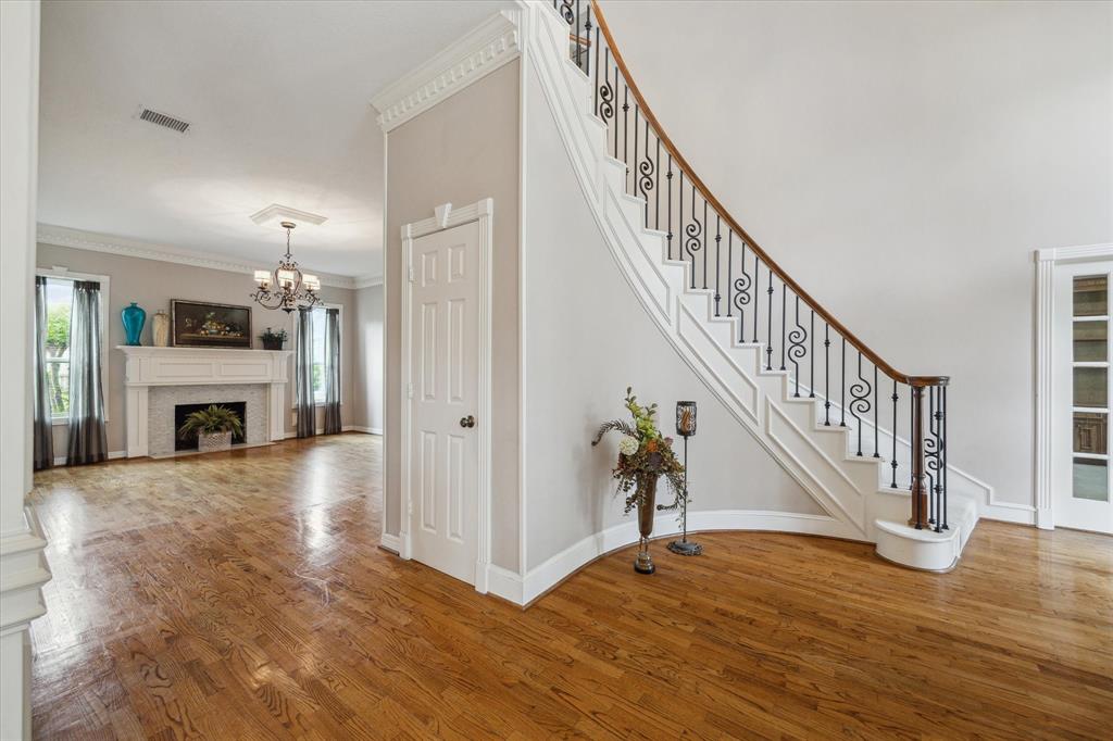 4007 Oak Shadows Court, Sugar Land, Texas image 3
