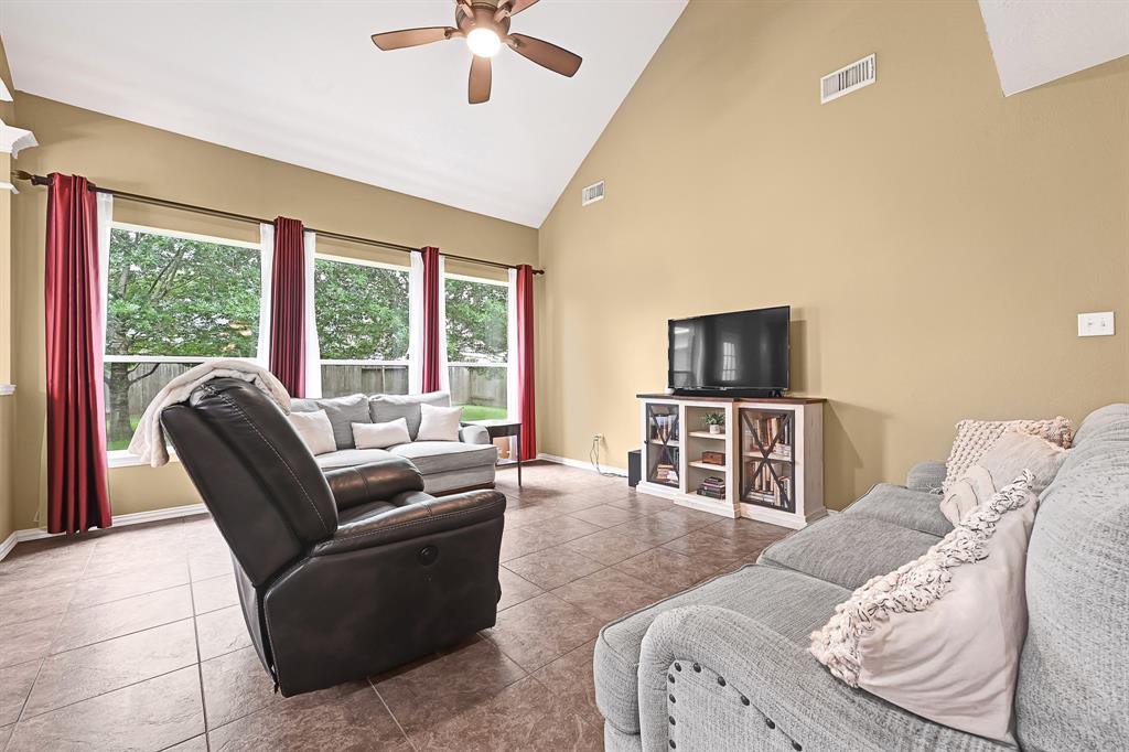 2839 Chalet Knolls Lane, Katy, Texas image 9