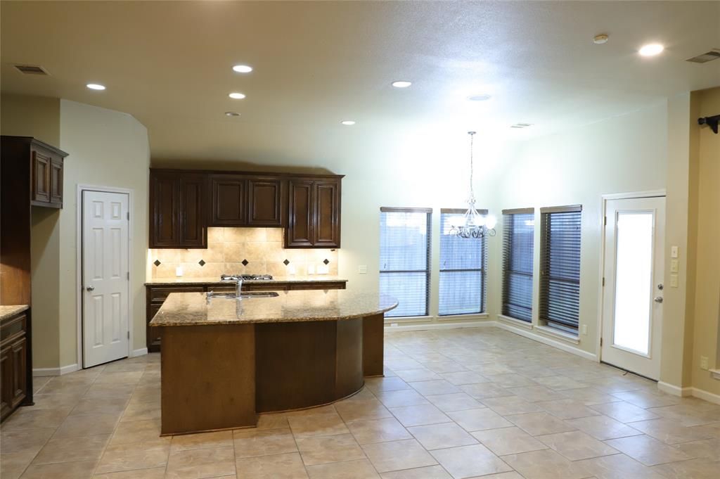 listing image 0