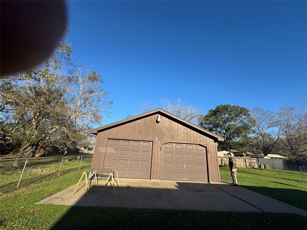 615 Roene Ln, West Columbia, Texas image 3