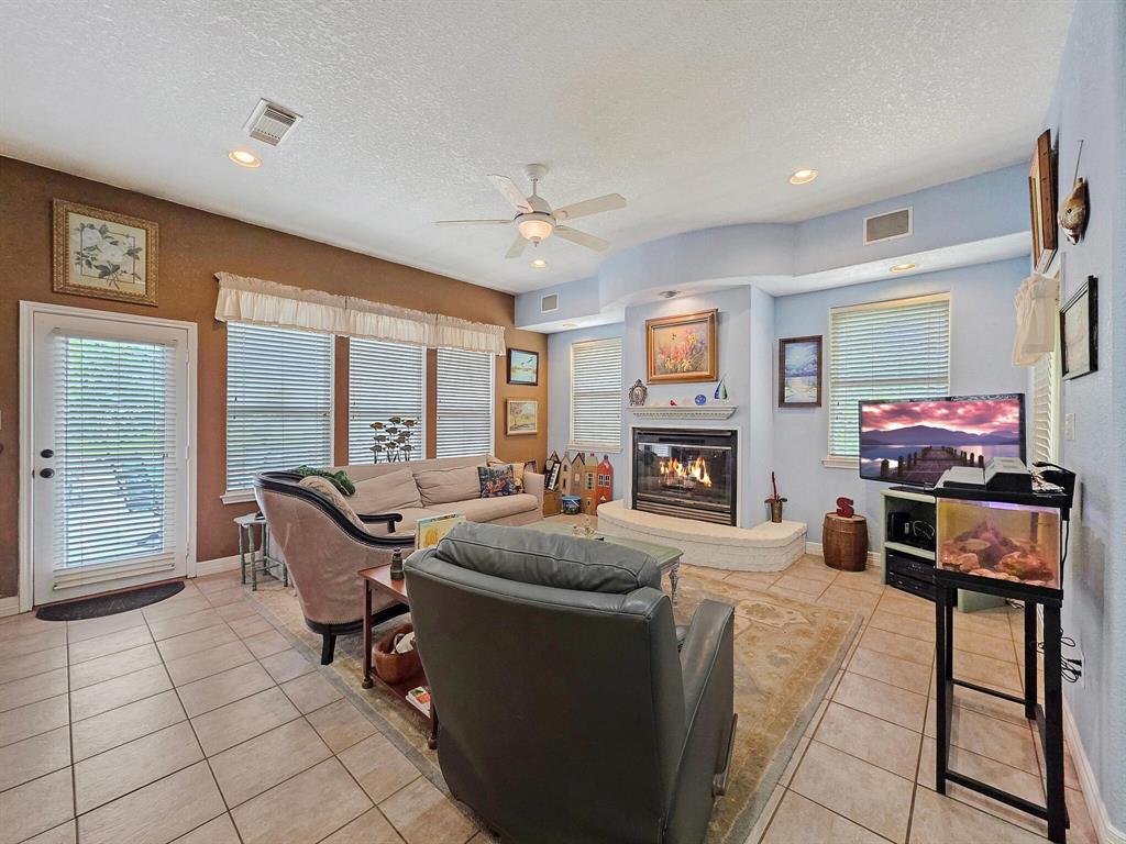 404 Pintail Lane, Orange, Texas image 7