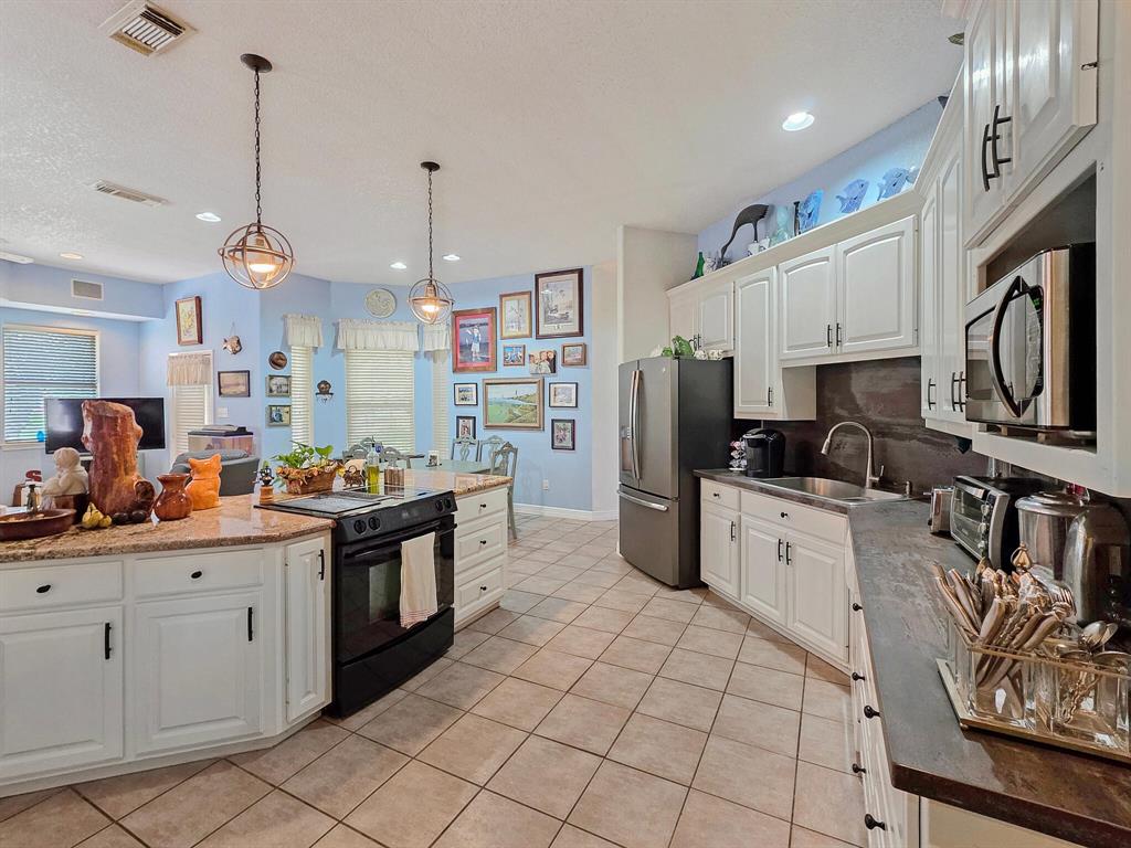404 Pintail Lane, Orange, Texas image 12