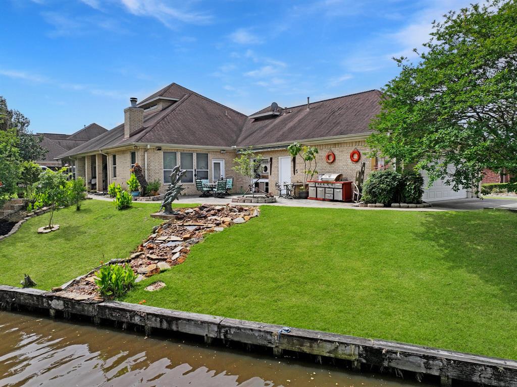 404 Pintail Lane, Orange, Texas image 2