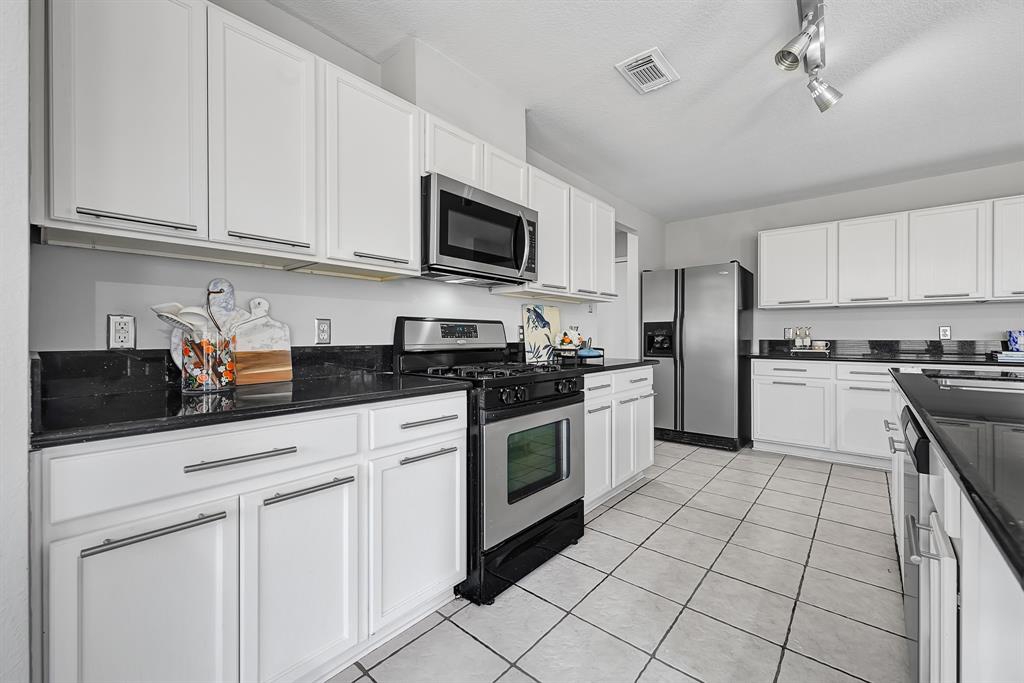 16203 Aspen Arbor Court, Friendswood, Texas image 11